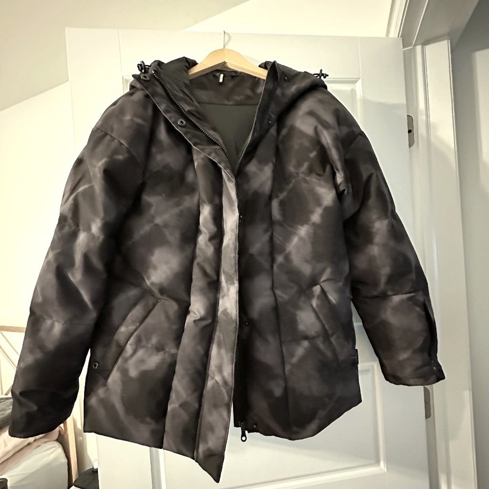 Used Varley Black Tie Dye Ski Jacket *Belt not included*